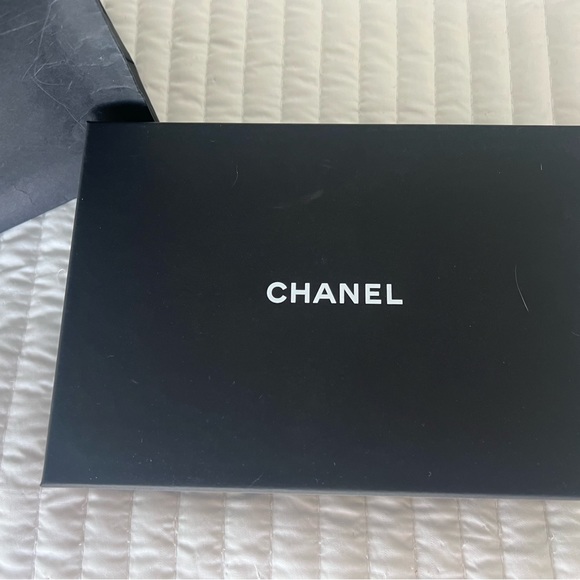 Black Chanel wallet on a chain - Picture 11 of 12